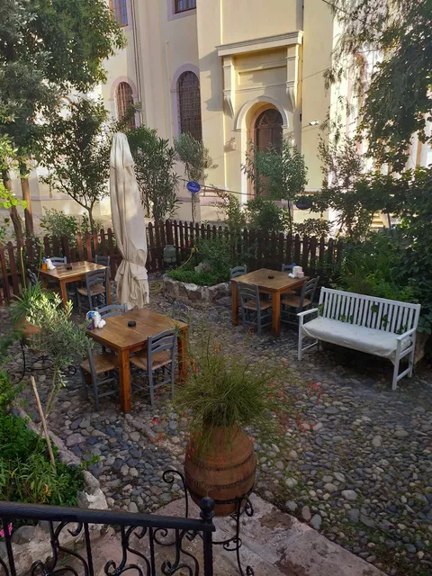 CUNDA ZEHRA TEYZE'NİN EVİ( TARİHI KÜÇÜK OTEL)