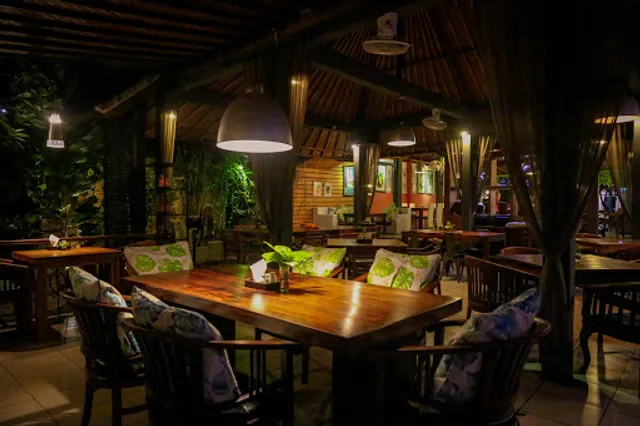 Retro Kitchen and Bar