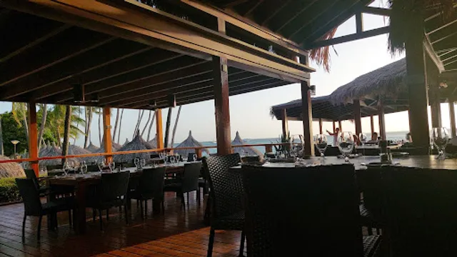 Sea Breeze Restaurant & Bar