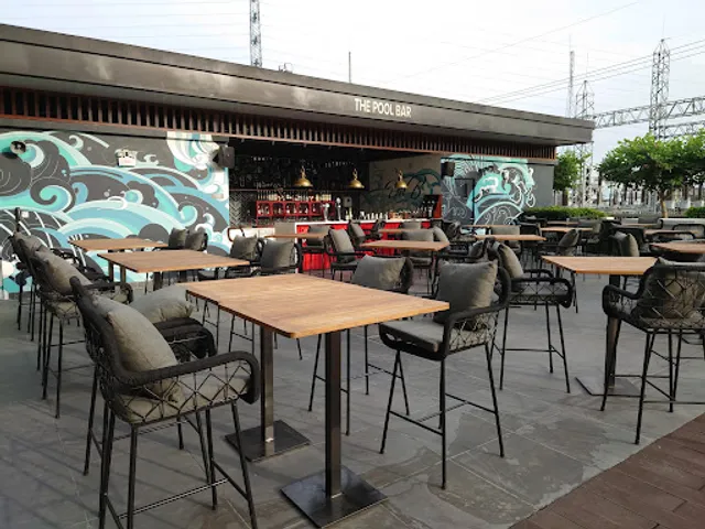 THE POOL BAR