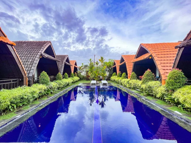 Urbanview Hotel Lilis Aksito Akusara