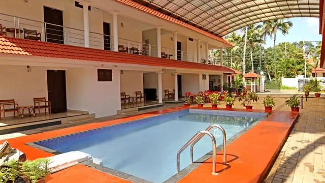 Lake Gardens Resort , Alleppey