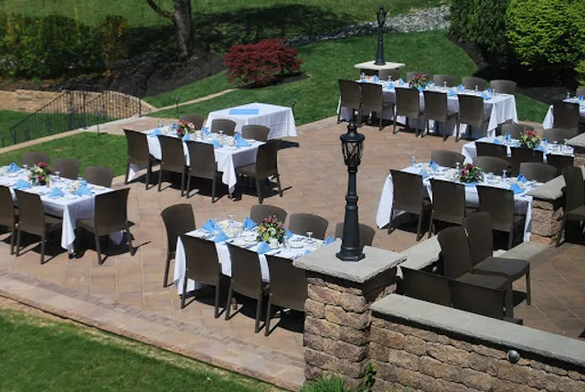 Villari's Lakeside Restaurant