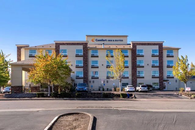 Comfort Inn & Suites Salem Northeast