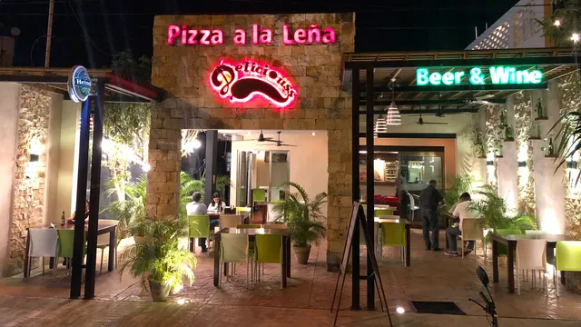 PIZZA A LA LEÑA
