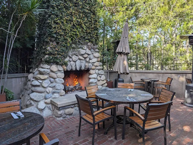 1886 Bar Restaurant at The Raymond - Pasadena CA