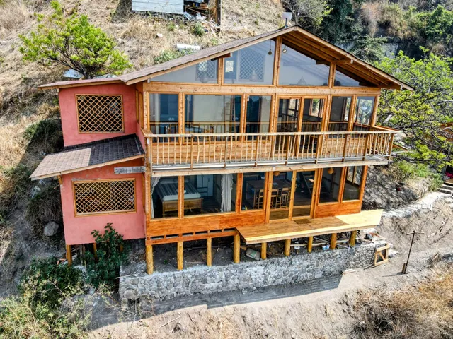 The Chalet - 4 bedrooms with unique lake view