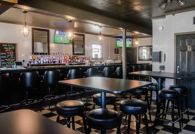 Dreamers Classic Bar