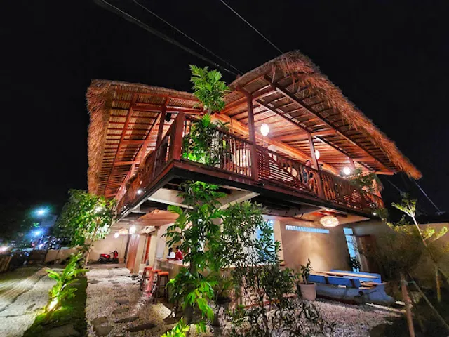 Treehouse Restaurant & Bar Kuta Lombok