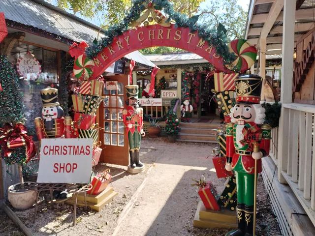 Red & Gruene a Holiday Shop