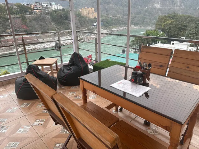 The Peninsulla Hotel & Restaurant