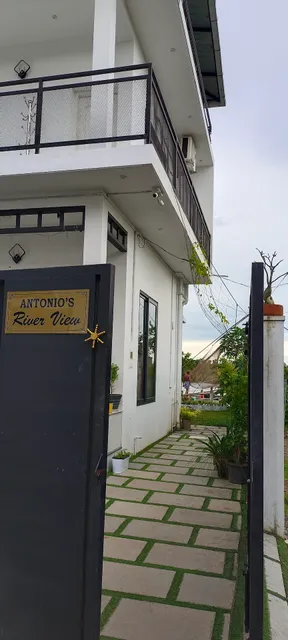 ANTONIO'S River View Homestay