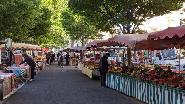 Marché Place Saint Louis