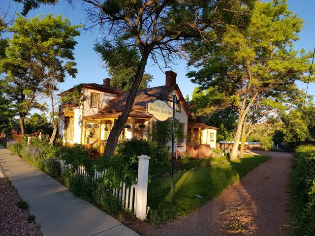 Purple Sage Inn