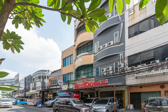 RedDoorz @ Pasar Baru 2