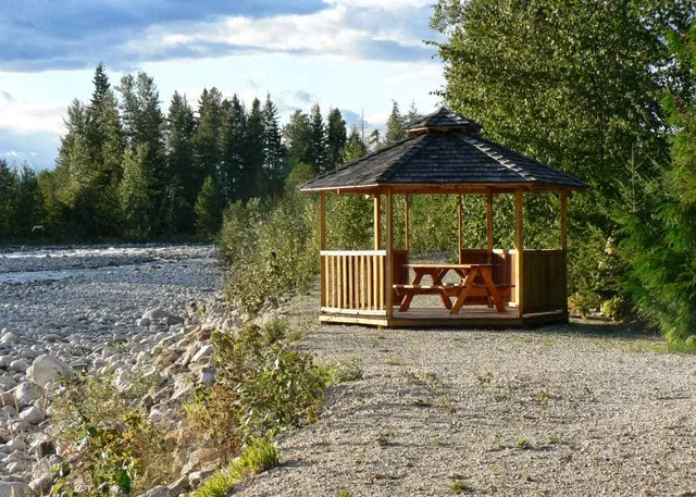 Murphy's Landing Creekside & Lakefront Cabin & RV Resort