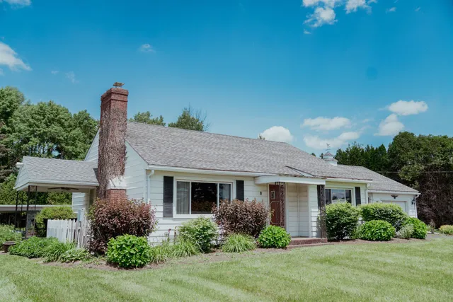 Whispering Winds Motel