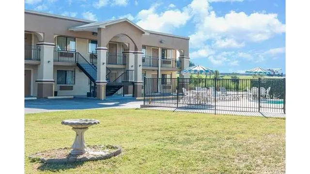 Days Inn by Wyndham San Marcos