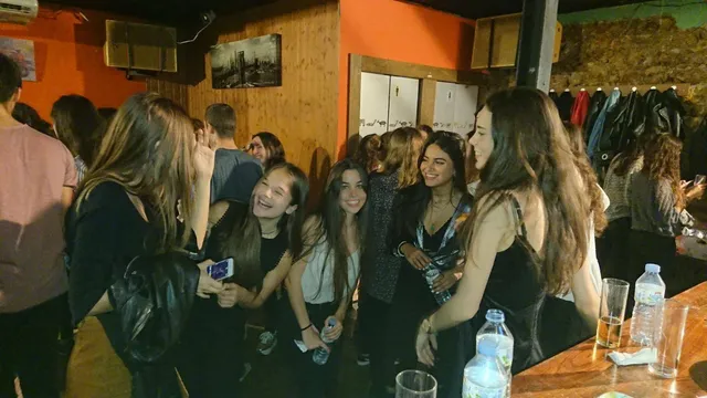 Fixati / Fixa't-hi / Fixa-t'hi | Sala de Eventos