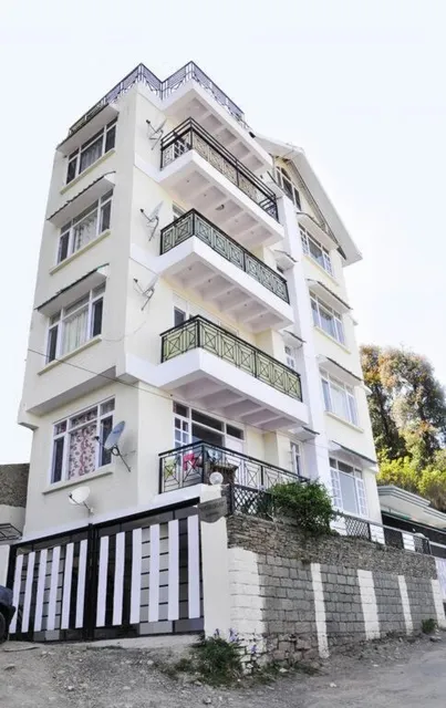 Hotel west end home stay