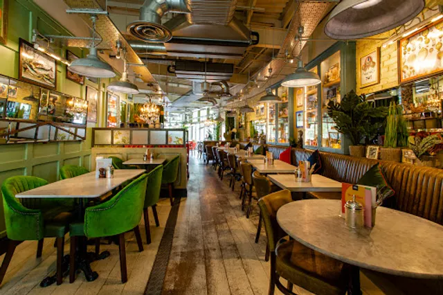 Bill's Rushden Lakes