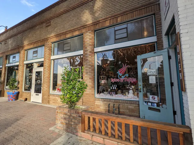 Spice & Tulips