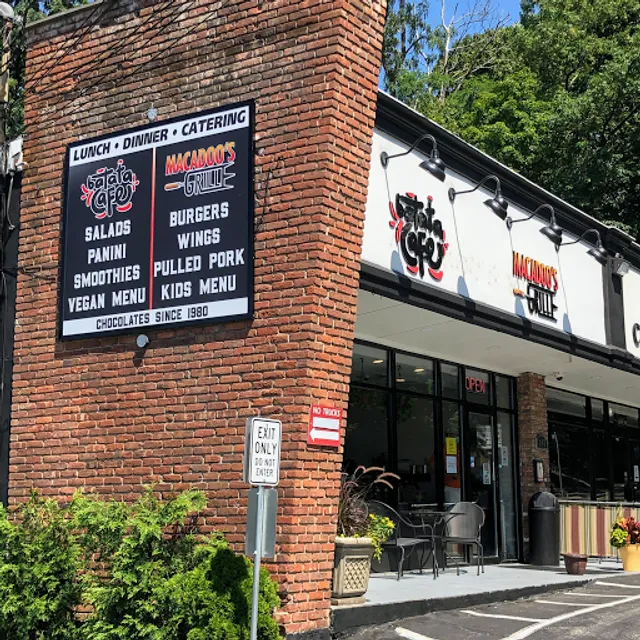 Macadoo's Grille aka Batata Cafe & Grille