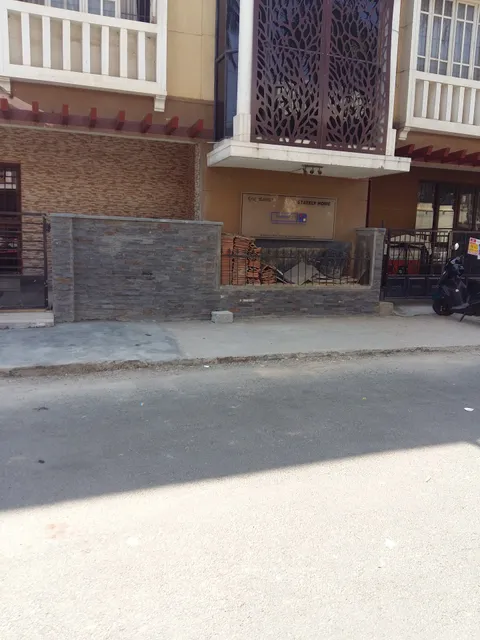 OYO 12530 Compact Stately Homes