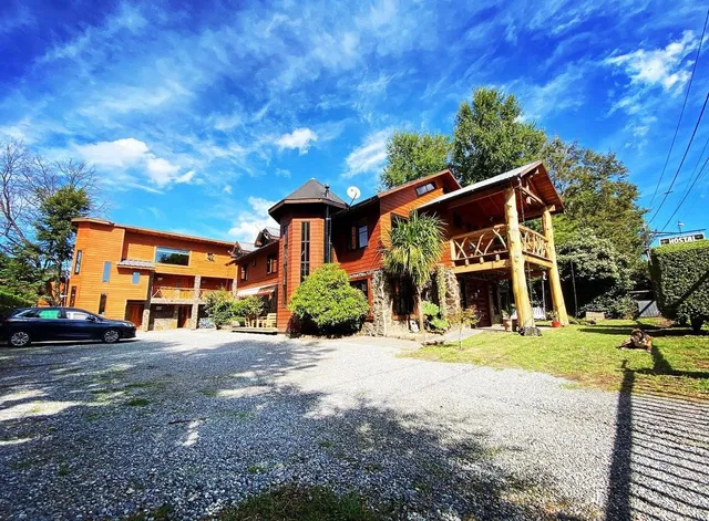 Hotel y Hostal Andes Pucon