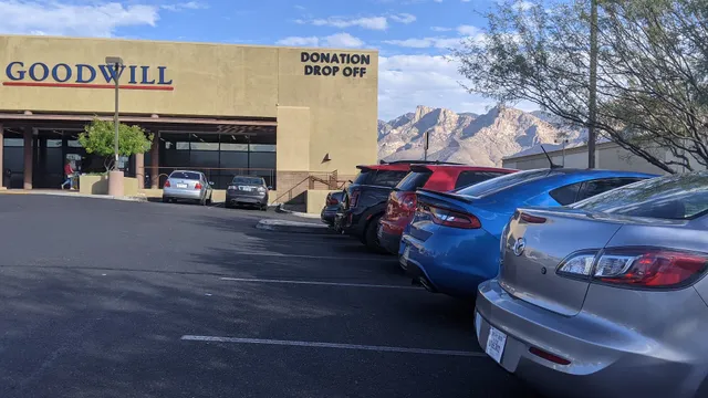 Mercado at Cañada Hills