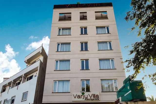 Hotel Varju Villa | Best Pure Veg Restaurant in Udaipur | Best Bar | Top 3 star hotel in Udaipur