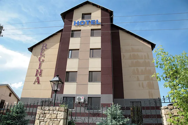 Otel' Regina, P. Malyye Klyki