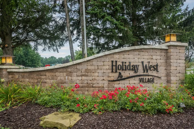 Holiday West Village