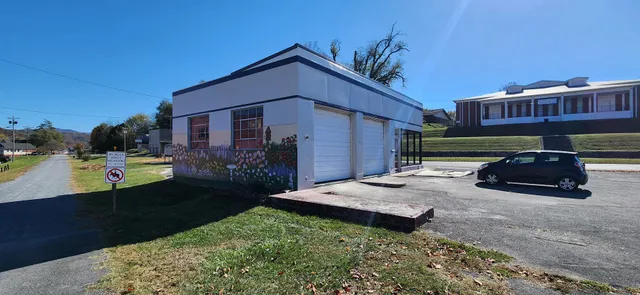 Crossroads Craftworks