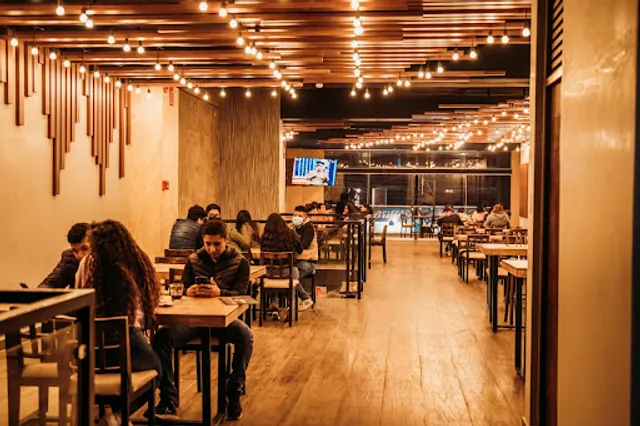 MANÁ POLLOS Y PARRILLAS