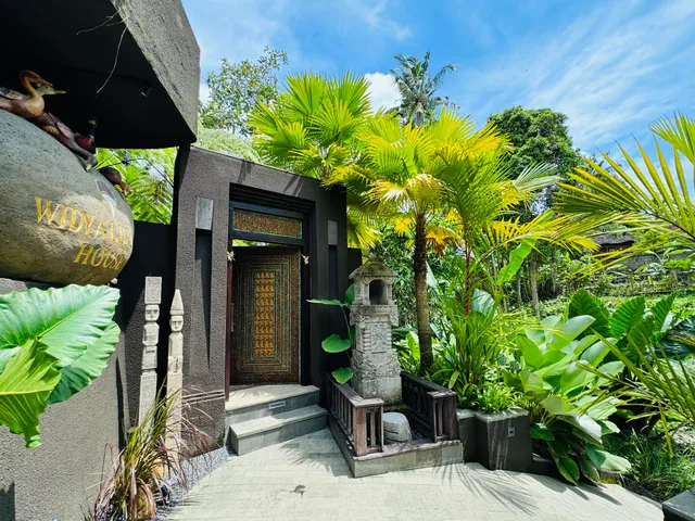 Widya Luxury House