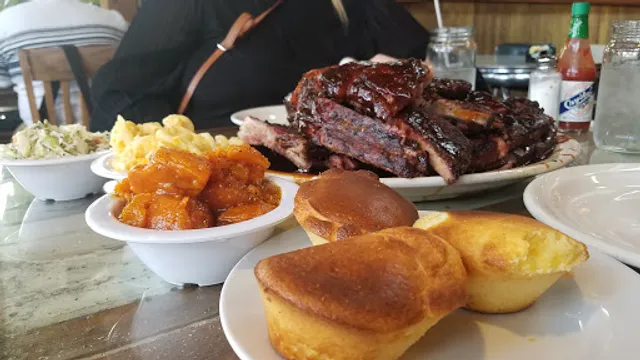 Everett & Jones Barbeque - Broadway