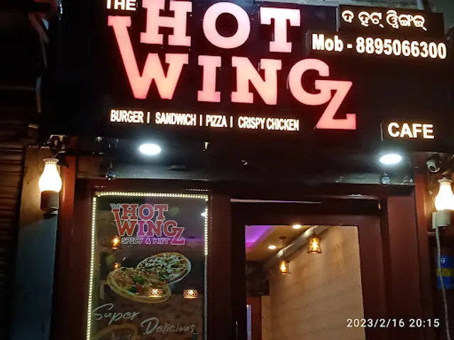 THE HOT WINGz Cafe