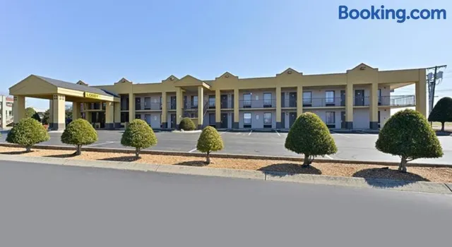 Super 8 by Wyndham Clarksville Northeast