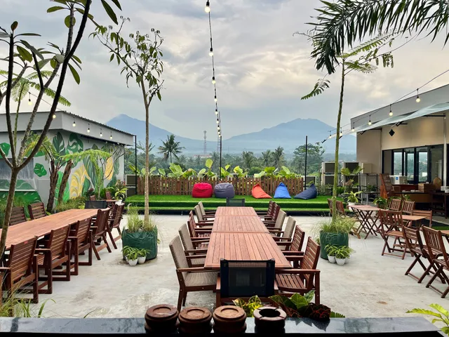 Front One Boutique Adria Boyolali