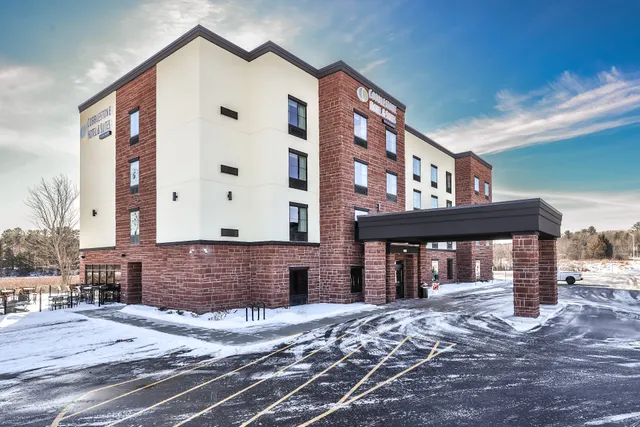 Cobblestone Hotel & Suites - Rhinelander