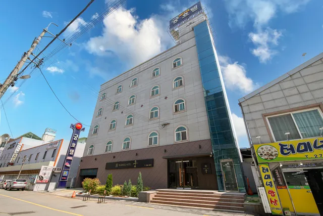 Palace Tourist Hotel
