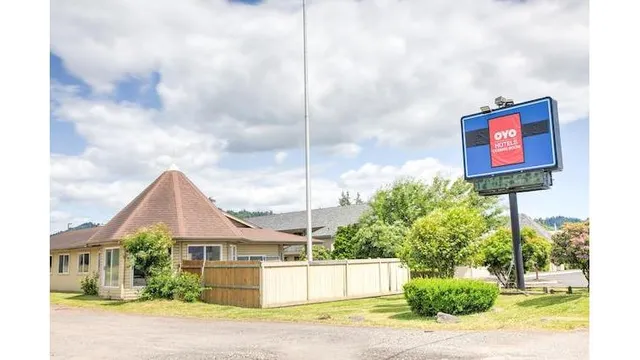 OYO Woodland Hotel and Suites