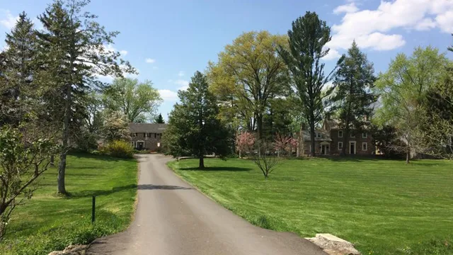 Holiday House Pet Resort & Training Center