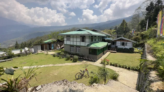 KEWZING VILLAGE HOMESTAY