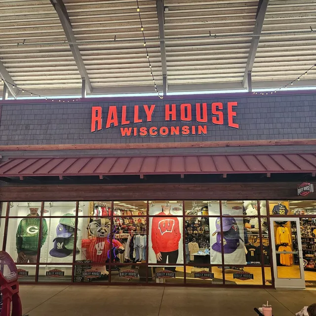 Rally House Outlets at the Dells