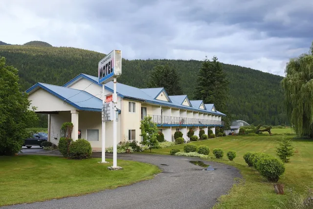 Monashee Motel