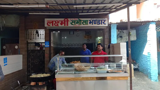 Laxmi Samosa Bhandar