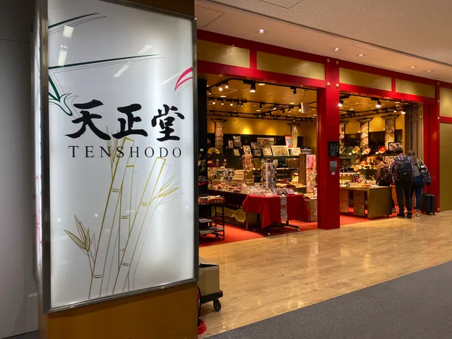 TAX FREE TENSHODO Japanese Traditional Crafts, Duty Free Area