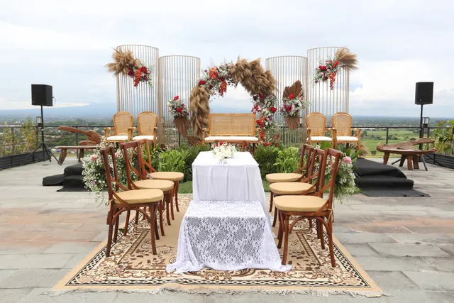 ABHAYAGIRI - Venue and Dining
